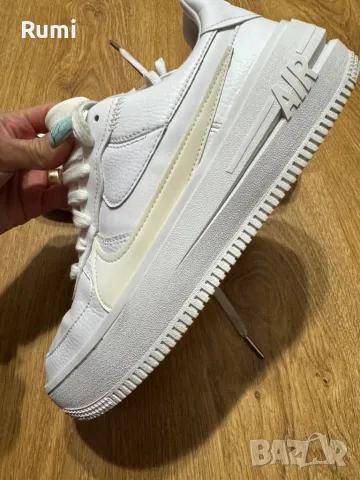 Оригинални бели сникърси NIKE AIR FORCE 1 PLT.AF.ORM! 40,5 н, снимка 2 - Маратонки - 48227524