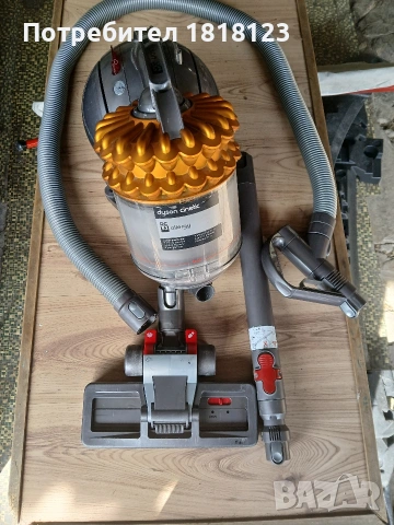 Продавам прахосмукачка Dyson DC52 ., снимка 2 - Прахосмукачки - 53693632