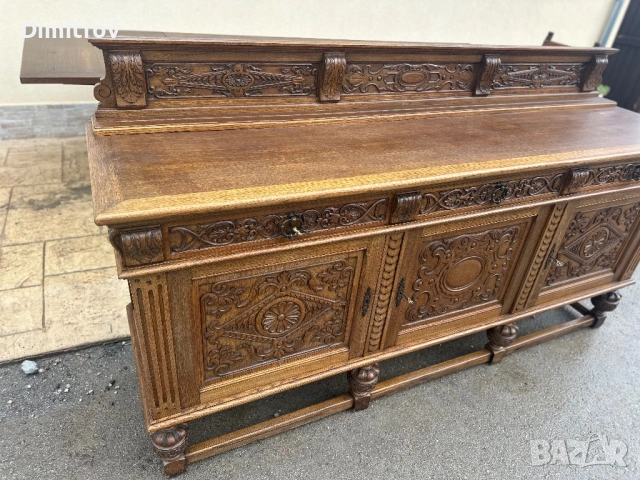 Масивна ретро креденца / бюфет с дърворезба и заключващи се чекмеджета, снимка 3 - Бюфети - 53958341