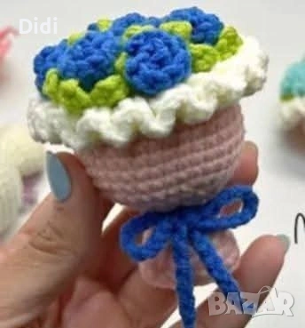 Ръчно плетени цветя с магнитче или като висулка за ключодържател 