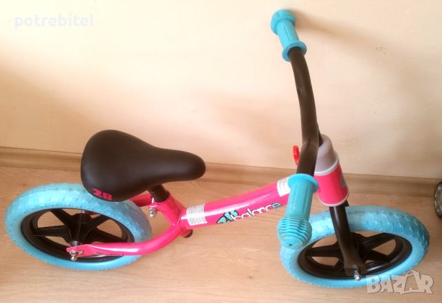 Балансиращ велосипед BALANCE 2B - розов / сини гуми - НОВ, снимка 3 - Детски велосипеди, триколки и коли - 46387366