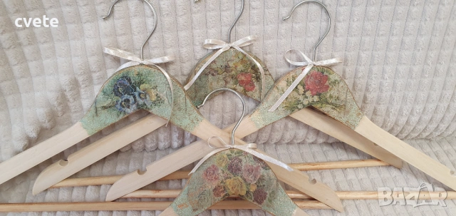 Дървени закачалки за дрехи, винтидж стил с декупаж, снимка 7 - Закачалки - 47766325