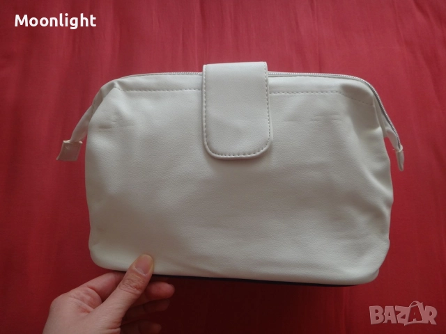 Нов тоалетен козметичен несесер Dove, снимка 2 - Чанти - 52639324