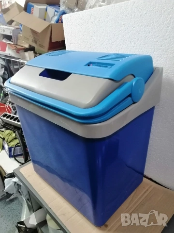 Хладилна чанта 12V, 20L, снимка 2 - Хладилни чанти - 53591506