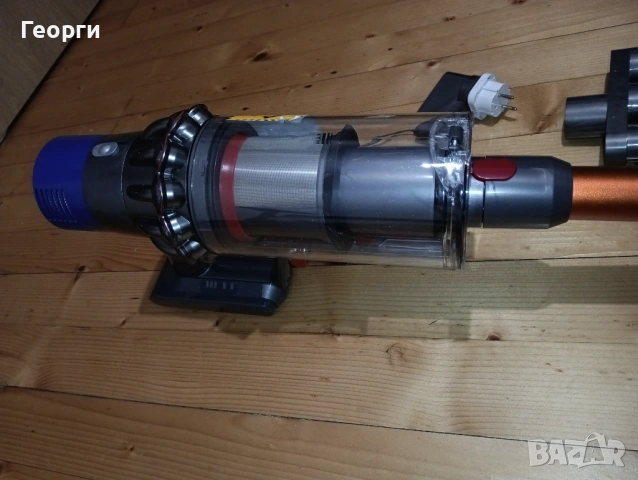 Много добра Dyson V10 безжична прахосмукачка пълен комплект, снимка 2 - Прахосмукачки - 53624228