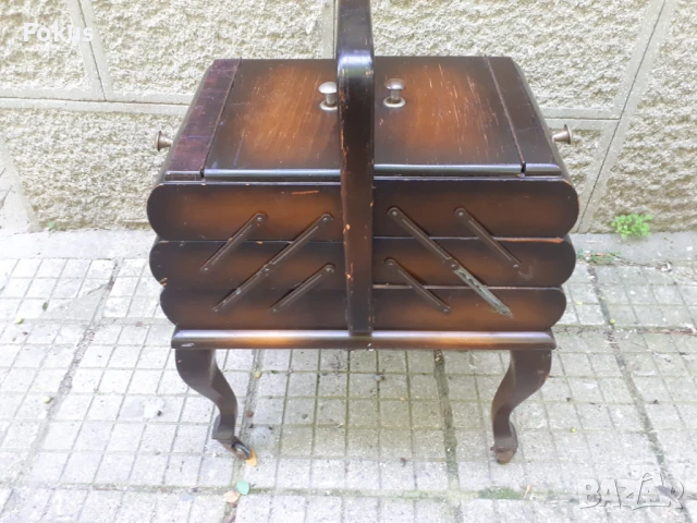 Невероятна стара антикварна тоалетка бижутерка шкафче, снимка 4 - Антикварни и старинни предмети - 50839824