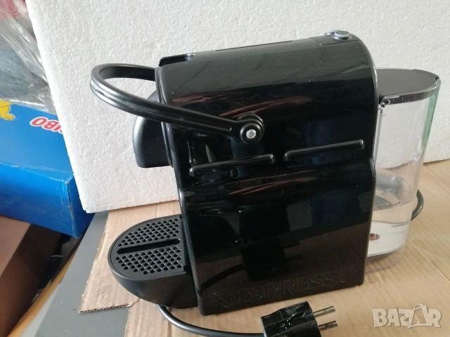 Кафемашина за капсули Nespresso, снимка 4 - Кафемашини - 53869367