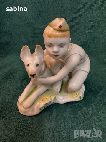 Статуетка „Млад граничар с куче“. ЛФЗ „Ломоносов“, СССР, 1950-1960 г., снимка 5 - Антикварни и старинни предмети - 52975563