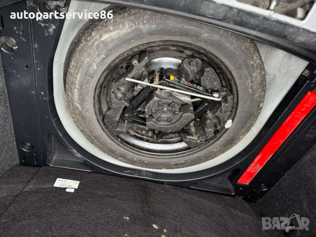 на части Волво в40 Volvo v40 1.6 d 2014, снимка 7 - Автомобили и джипове - 53472795