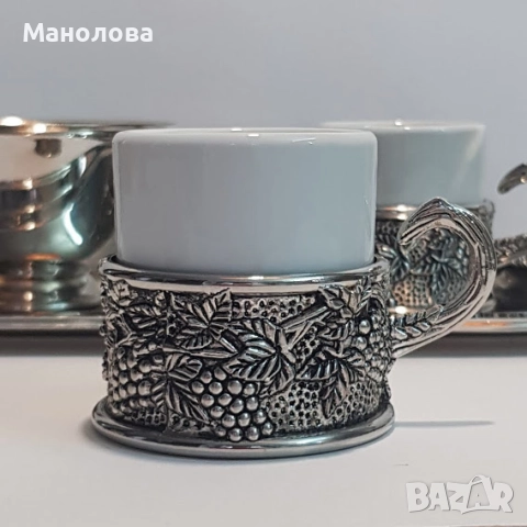 Сервиз за кафе с поднос и захарница.