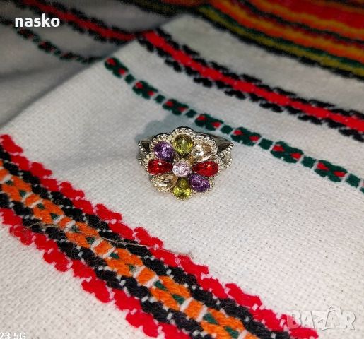 Дамски пръстен с цветни циркони, снимка 1 - Пръстени - 46435738
