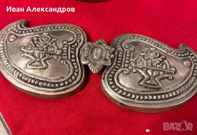 Посребрени тракийски пафти 