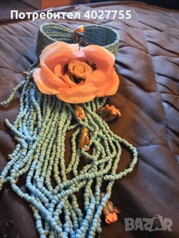 Колие от сини камъни с цвете