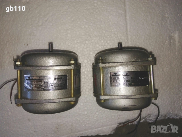 Два броя малогабаритни електродвигатели 6W 220 V, снимка 2 - Електродвигатели - 51377331