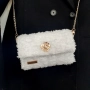 ✨ Ръчно изработена бяла плюшена чанта със златни акценти, снимка 2