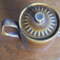 Красив керамичен чайник с капак, снимка 1 - Аксесоари за кухня - 45217110