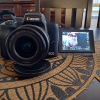 Canon EOS M50, Mark I + обективи и аксесоари, снимка 2 - Фотоапарати - 45556338