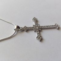 Сребърно колие кръст с кристали , снимка 5 - Колиета, медальони, синджири - 45304938