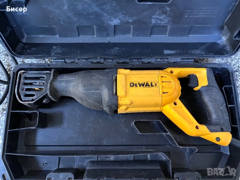 Саблен трион Dewalt DWE 305, снимка 1