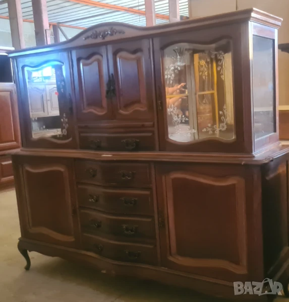 старинен шкаф бюфет с кристални стъкла и огледало внос от Европа, снимка 1
