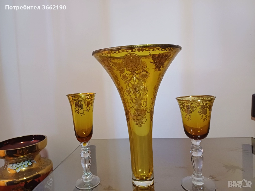 Ваза и две чаши, снимка 1