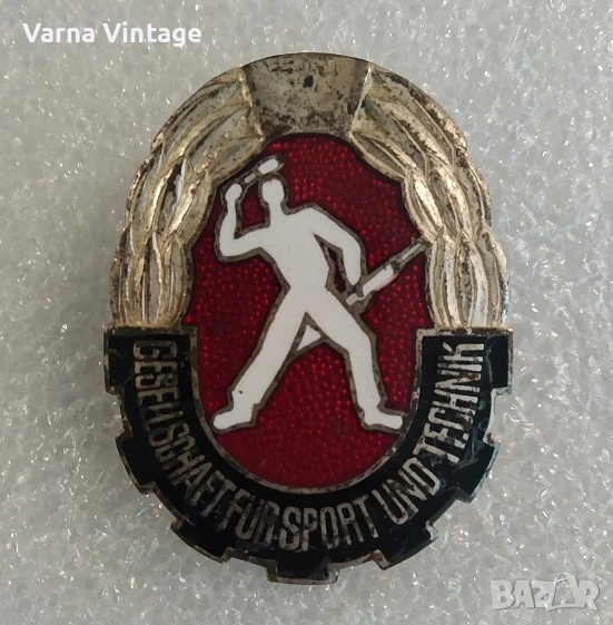 Рядък знак на ГДР GST Общество за спорт и технологии. 1962 г. емайл., снимка 1