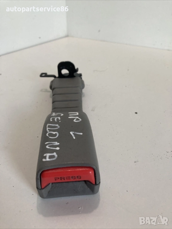 Закопчалка на предпазния колан предна лява за KIA Carnival (2006–2012), снимка 1