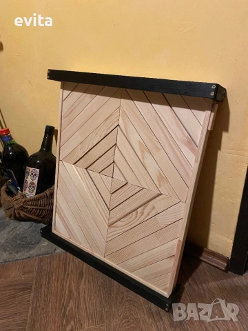 🌿 Ръчно изработен дървен поднос с геометричен дизайн и черни дръжки, снимка 2 - Прибори за хранене, готвене и сервиране - 54212781