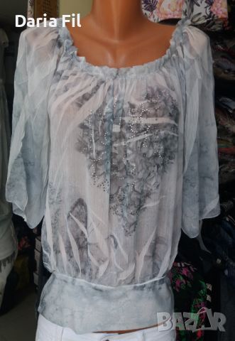 ИЗКЛЮЧИТЕЛНО КРАСИВА блуза от шифон с щампа със сребристи камъчета по нея, снимка 2 - Тениски - 45275922