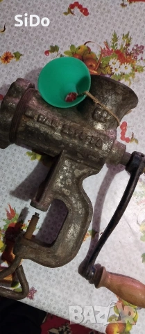 Лот 2 чугунени ръчни месомелачки малка и голяма, снимка 17 - Месомелачки - 50578375