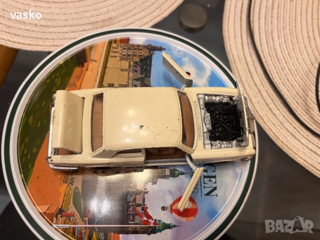 Английско Корги 1:36-Ролс, снимка 10 - Колекции - 52792184