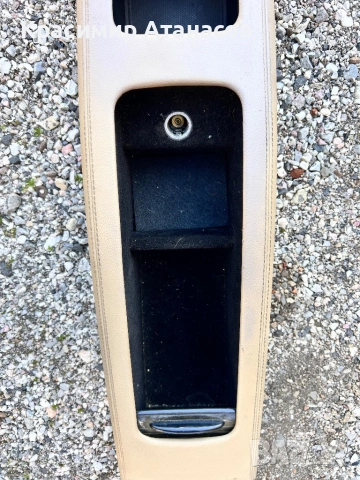 Подлакътник Кожен заден за Мерцедес CLS. W219. 2007г, снимка 7 - Части - 53171697