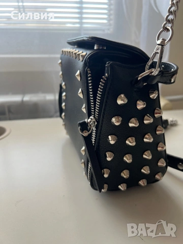 Модерна черна чанта, снимка 2 - Чанти - 53449235