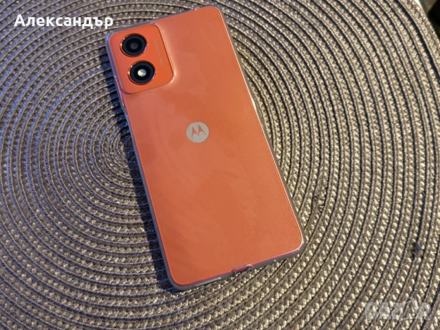 НОВ Смартфон Motorola Moto G04 (оранжев) - Dual SIM, 6.56", 4GB RAM, 64GB Flash памет (microSD слот), снимка 2 - Motorola - 53061965