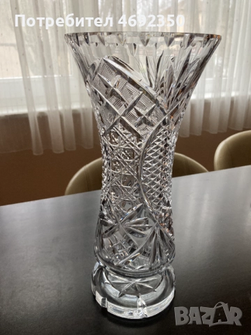 Красива кристална ваза