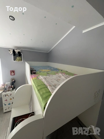 Продавам двуетажно детско легло 