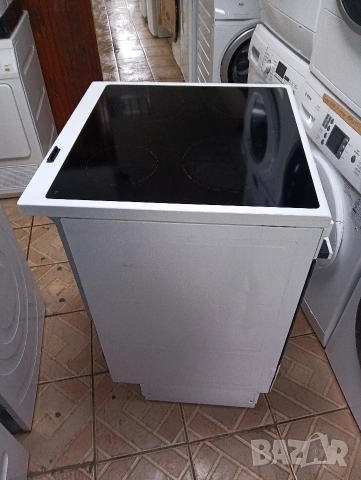 Като нова свободно стояща печка с керамичен плот Voss с две години гаранция!, снимка 2 - Печки, фурни - 53613598