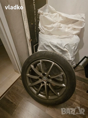 Продавам оригинални джанти с гуми Pirelli за Alfa Romeo Giulia/Stelvio.