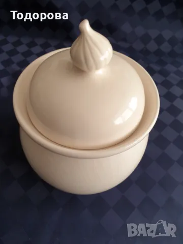 Порцеланов съд за лук