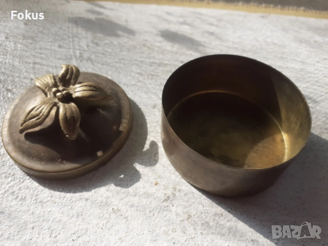 Малка бронзова кутийка, снимка 4 - Антикварни и старинни предмети - 53408544