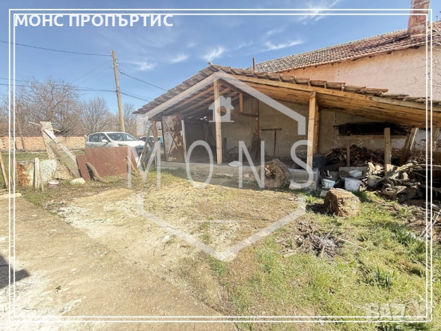 Двуетажна къща с просторен двор и гараж на тихо място в с. Караисен, обл. Велико Търново., снимка 3 - Къщи - 53825817