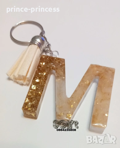 Ключодържател буква от епоксидна смола , снимка 2 - Подаръци за жени - 53343606