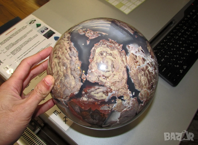 Голяма сфера от вулканичен ахат. Произход Мадагаскар. Тегло 10.6кг. Подходяща за медитация, йога, снимка 9 - Други ценни предмети - 52813129
