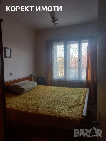 Продава КЪЩА НА ДВА ЕТАЖА  в гр. Попово Център, снимка 8 - Къщи - 50991311