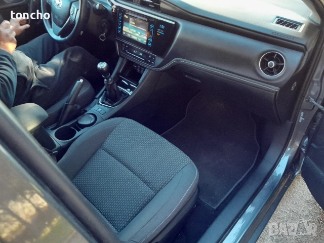 Toyota Corolla 1.6 VVT-i – 132 к.с., Бензин, 02 2019 г., снимка 14 - Автомобили и джипове - 52179700