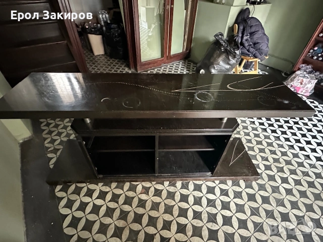 Тв шкаф подарява се