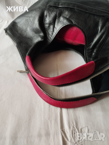 ЕСТЕСТВЕНА КОЖА на MOSCHINO голяма дамска чанта в черно и червено, снимка 5 - Чанти - 44975591