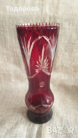 Ваза от червен кристал -Бохемия, снимка 7 - Антикварни и старинни предмети - 54088541