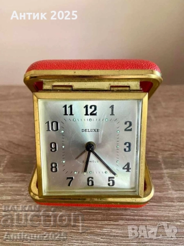 Винтидж часовник за пътуване в работно състояние