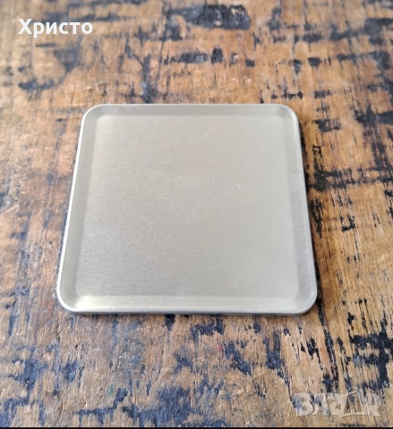 подложки за чаши 4 броя пластмаса със сребро и корк в метална кутия, снимка 5 - Аксесоари за кухня - 52381936